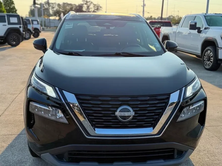 2023 Nissan Rogue SV photo 1