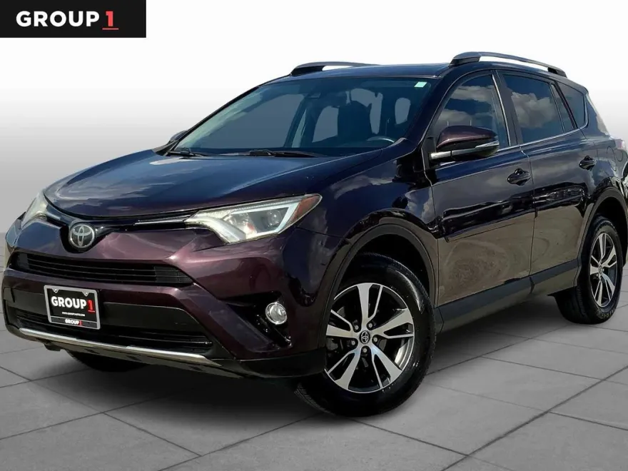 2018 Toyota RAV4 XLE photo 1