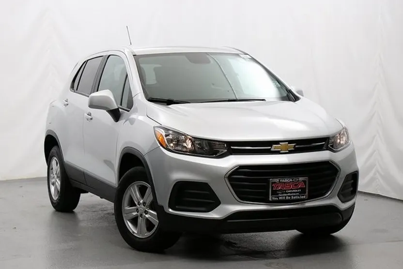 2022 Chevrolet Trax LS photo 1