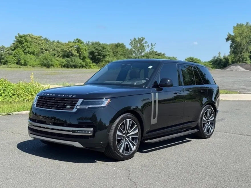 2024 Land Rover Range Rover SE photo 1