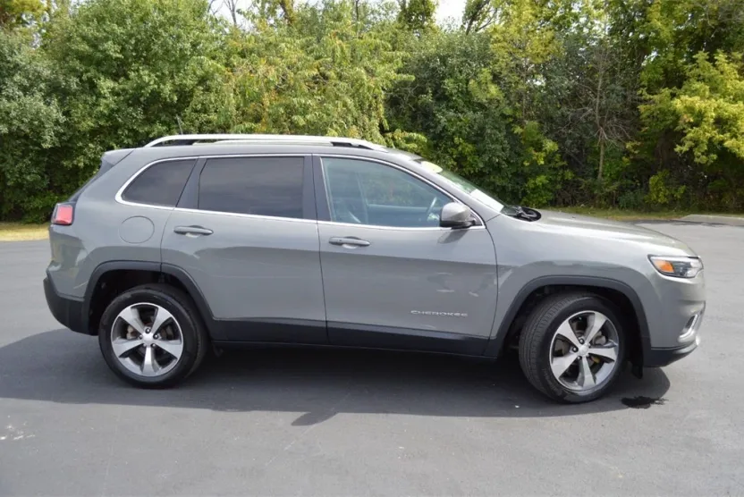 2019 Jeep Cherokee Limited photo 1