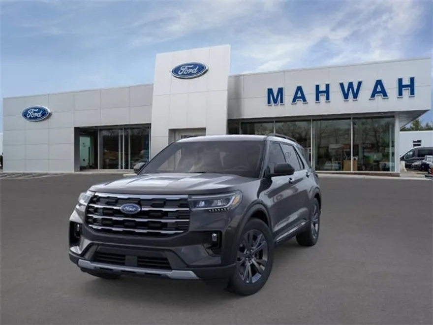 2025 Ford Explorer photo 1