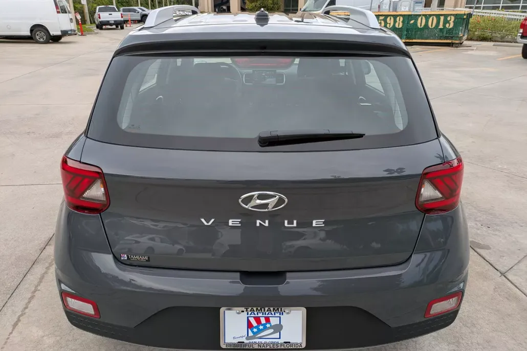 2025 Hyundai Venue SEL photo 1