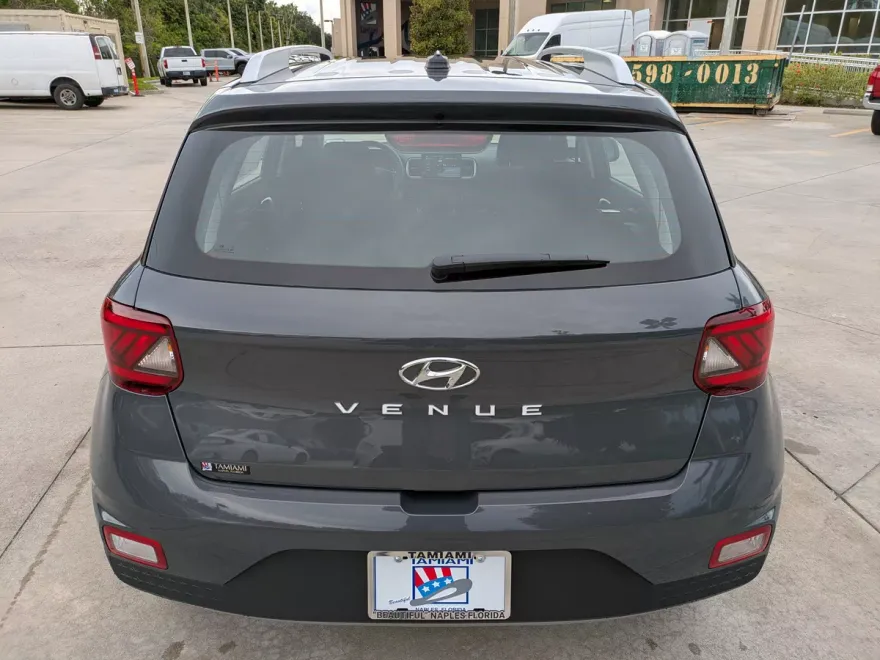 2025 Hyundai Venue SEL photo 1