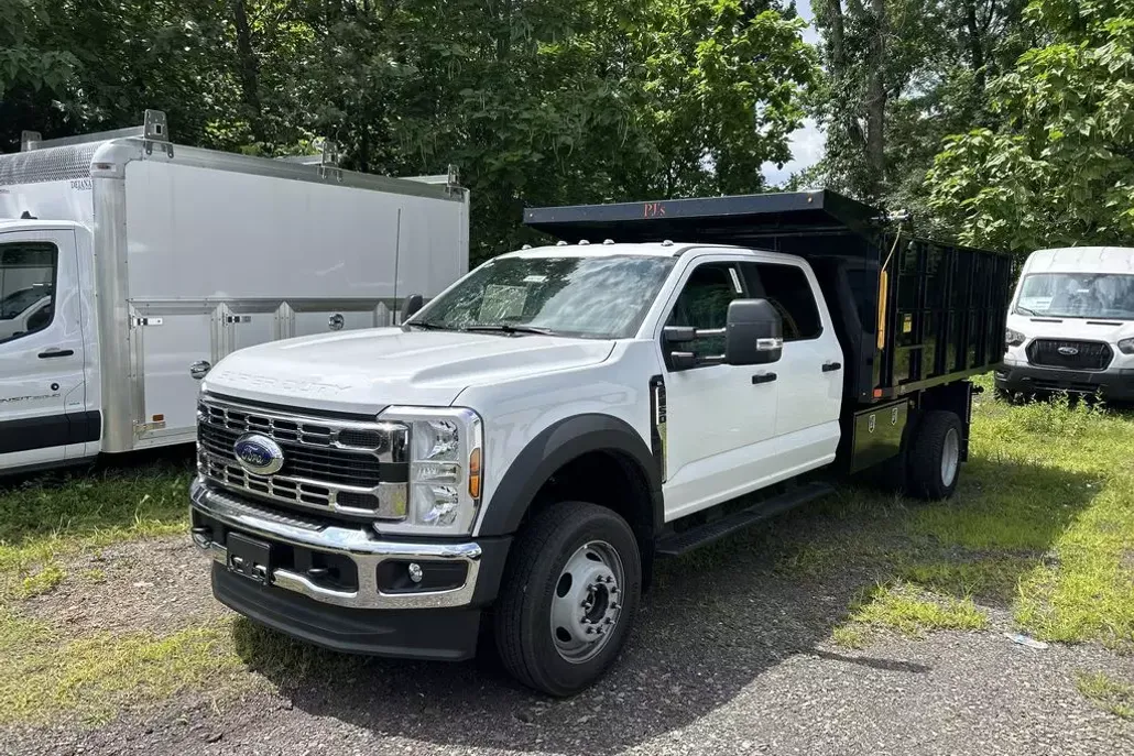 2025 Ford F-550 photo 1