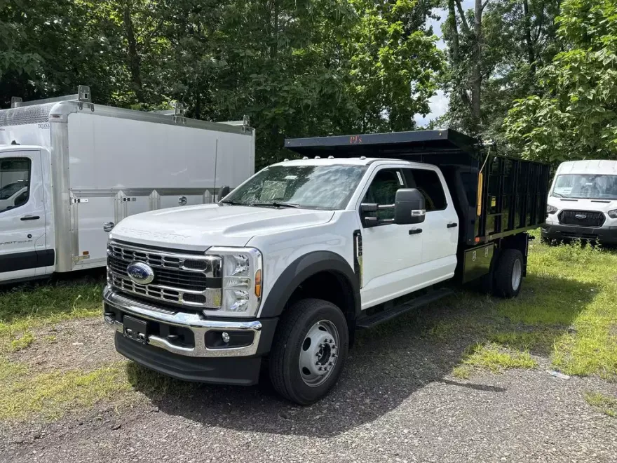 2025 Ford F-550 photo 1
