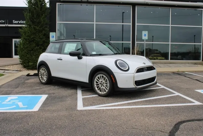 2025 Mini Cooper 2 Door Hardtop Signature photo 1