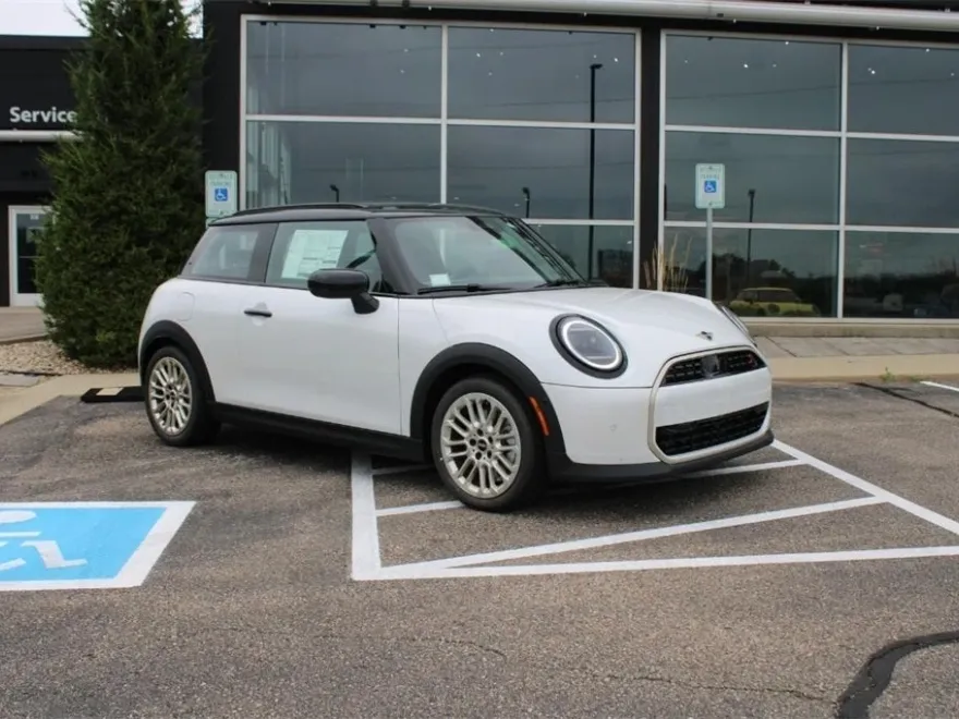 2025 Mini Cooper 2 Door Hardtop Signature photo 1