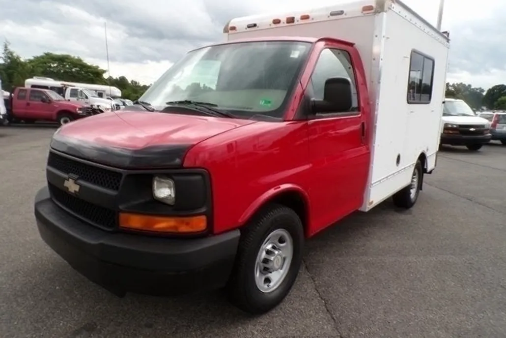 2011 Chevrolet Express 3500 Work Van Cutaway photo 1