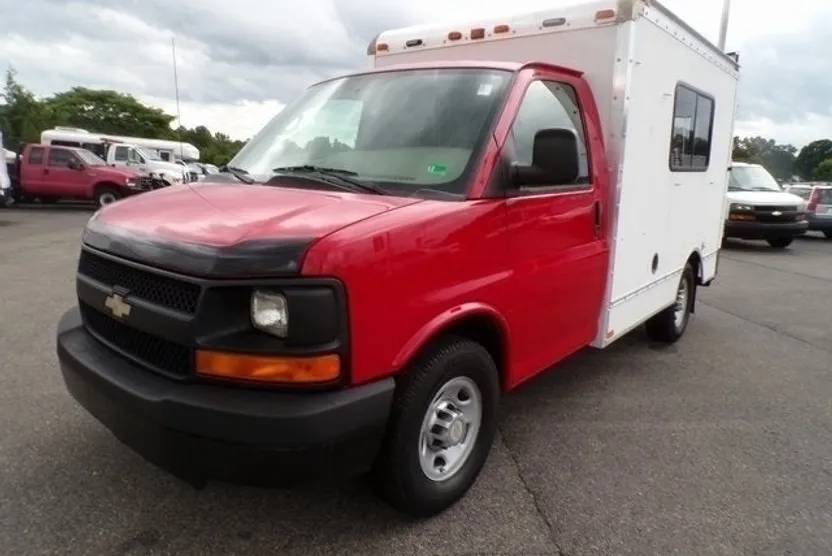 2011 Chevrolet Express 3500 Work Van Cutaway photo 1