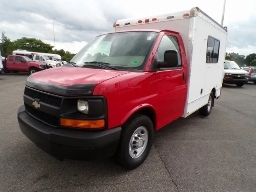 2011 Chevrolet Express 3500 Work Van Cutaway photo 1