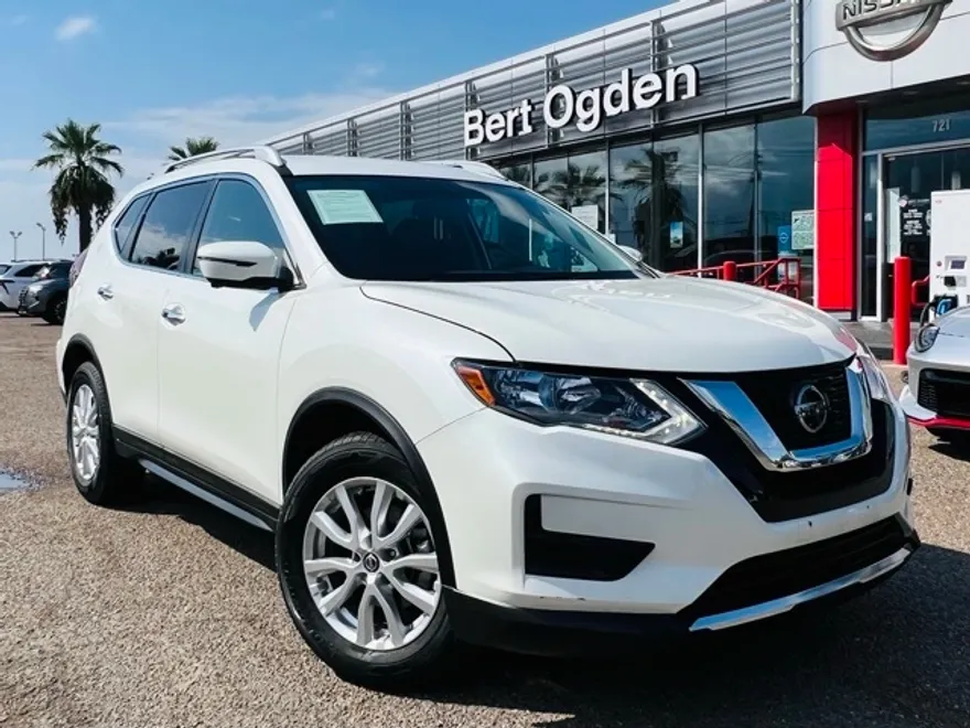 2018 Nissan Rogue SV photo 1