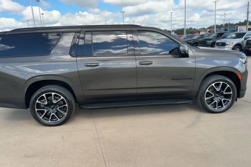 2021 Chevrolet Suburban RST photo 1