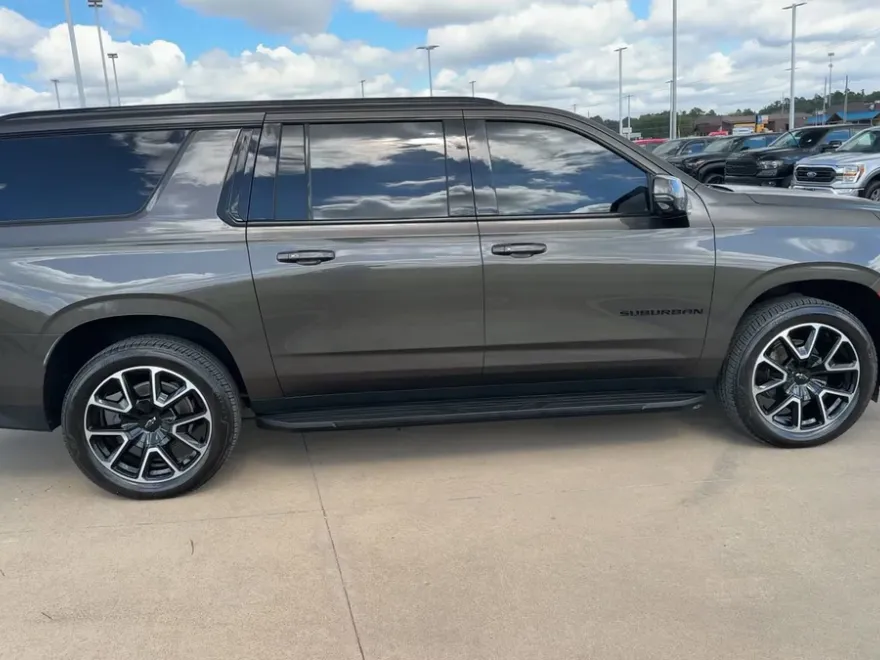 2021 Chevrolet Suburban RST photo 1
