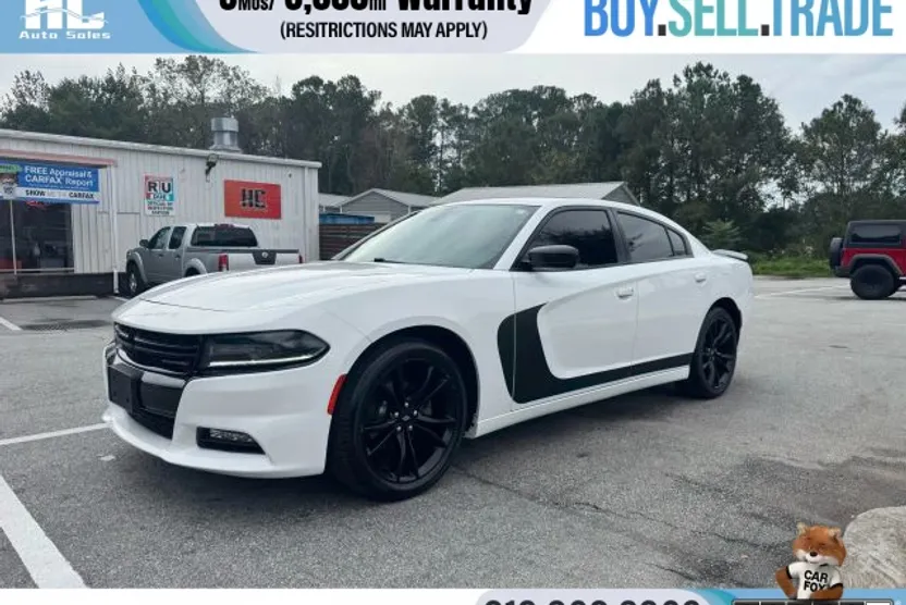 2017 Dodge Charger SXT photo 1