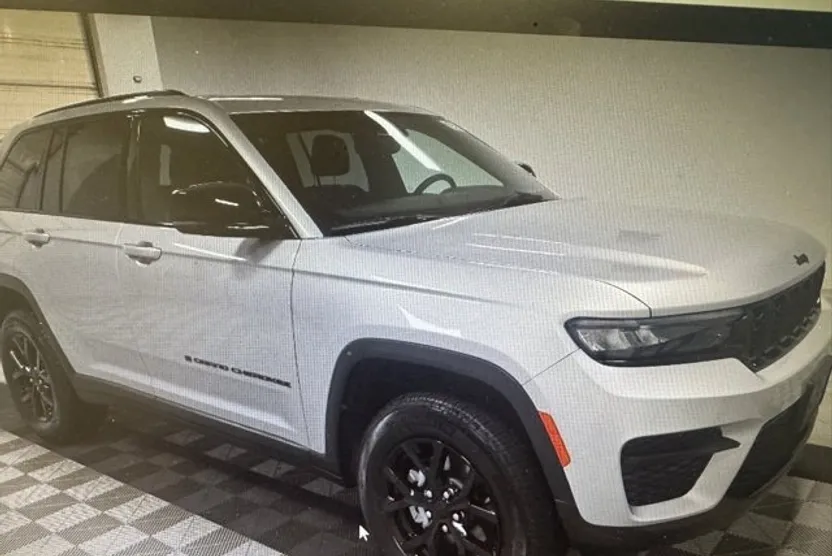 2024 Jeep Grand Cherokee Altitude photo 1