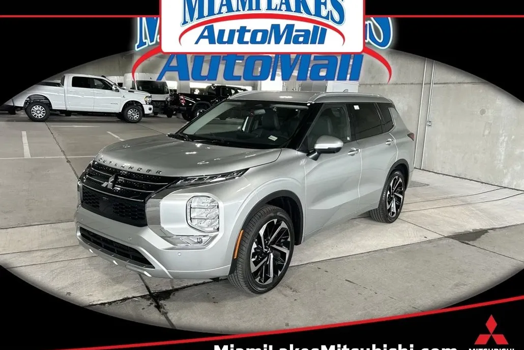 2024 Mitsubishi Outlander SEL photo 1