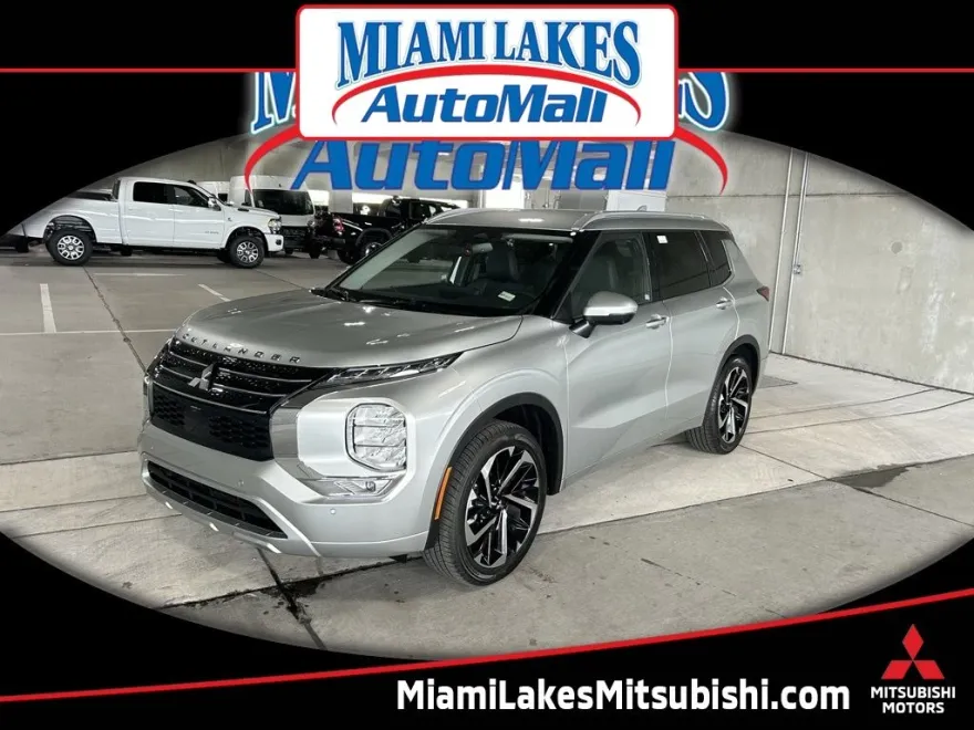 2024 Mitsubishi Outlander SEL photo 1