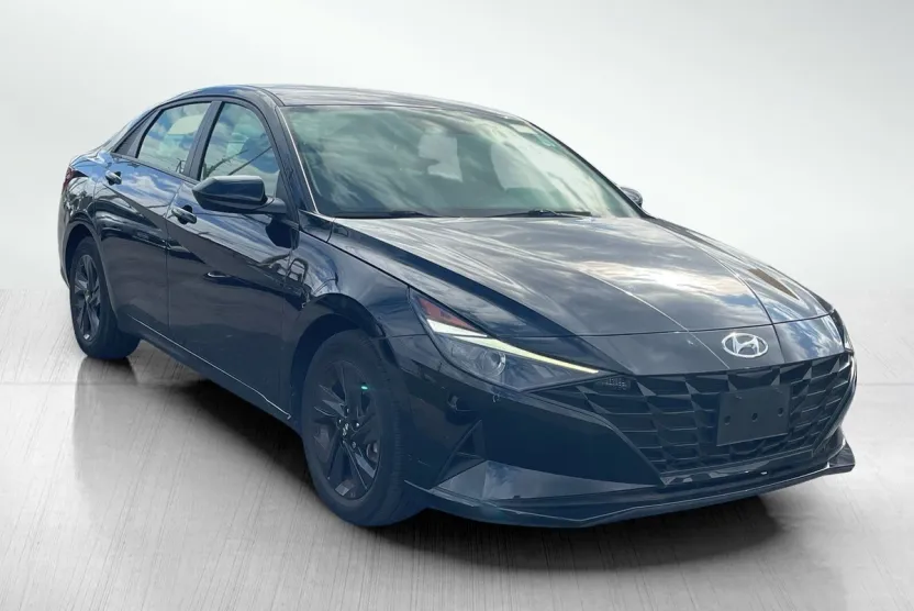 2022 Hyundai Elantra SEL photo 1