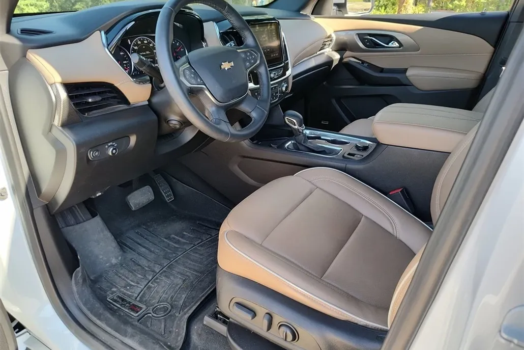 2023 Chevrolet Traverse Premier photo 1