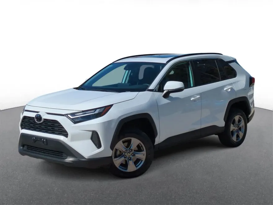 2023 Toyota RAV4 XLE photo 1