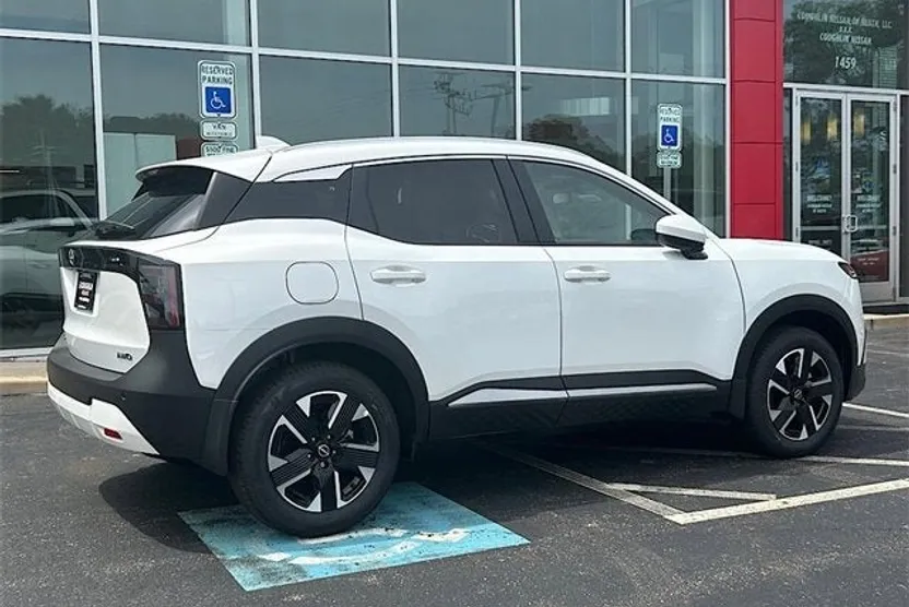 2025 Nissan Kicks SV photo 1