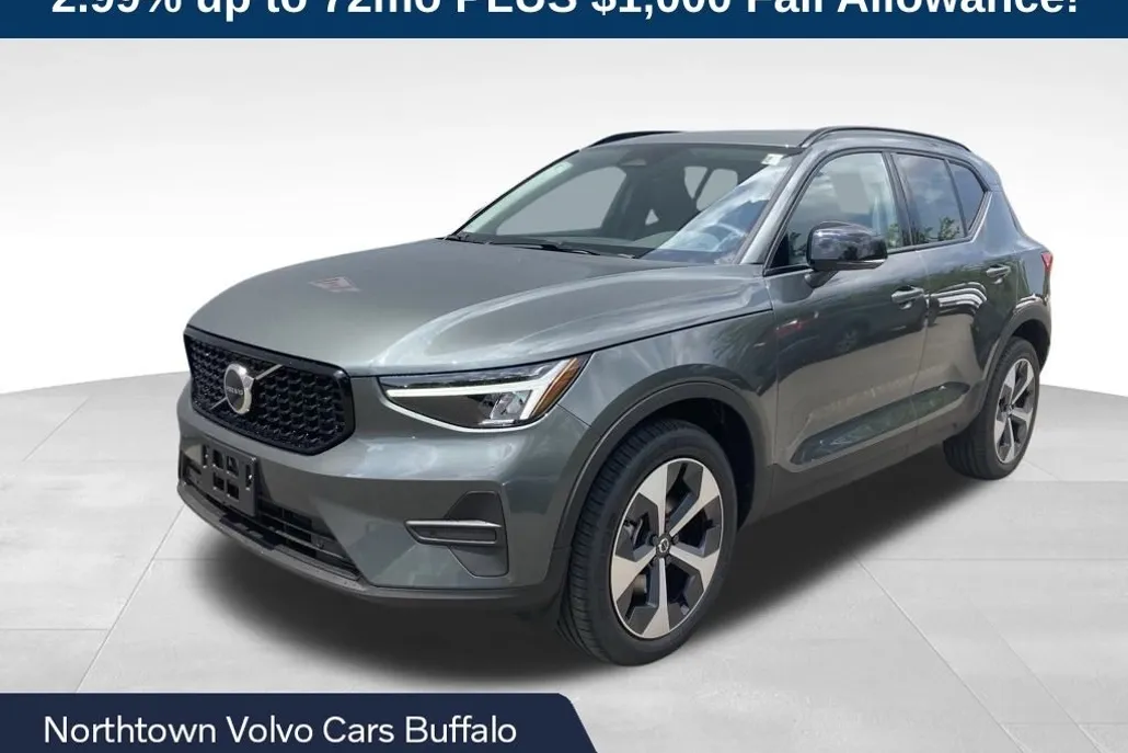 2026 Volvo XC40 Core photo 1