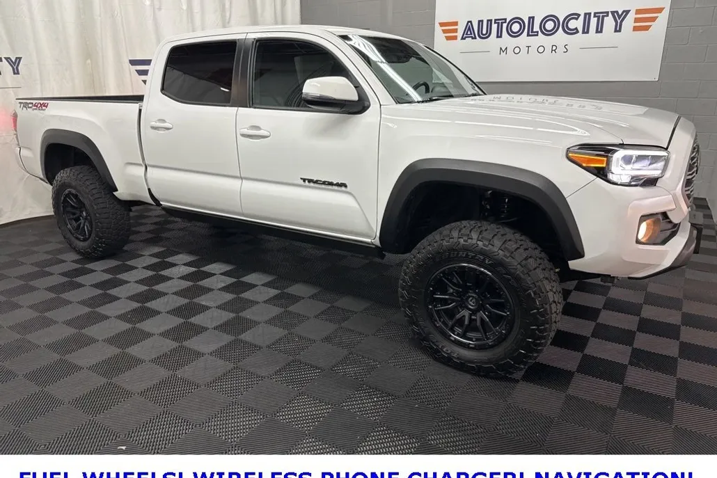 2023 Toyota Tacoma TRD Off-Road photo 1