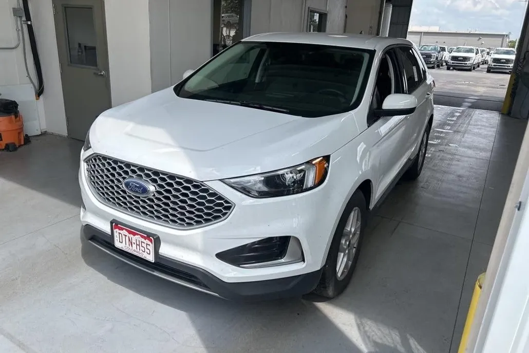 2024 Ford Edge SEL photo 1