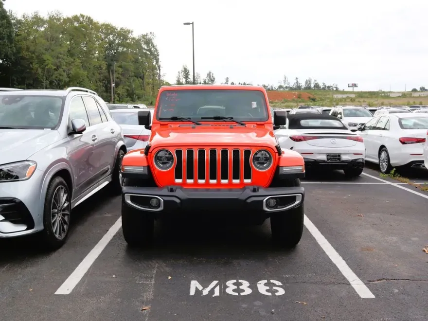 2020 Jeep Wrangler Unlimited Sahara photo 1