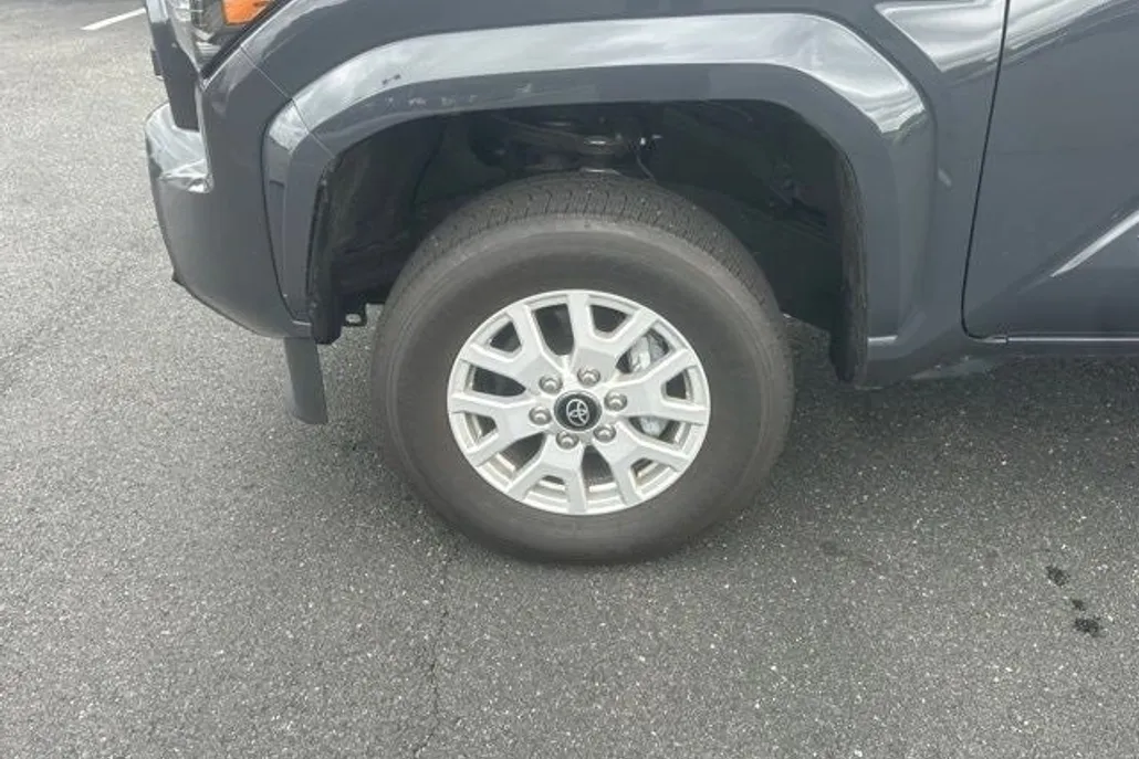 2024 Toyota Tacoma SR5 4x4 photo 1