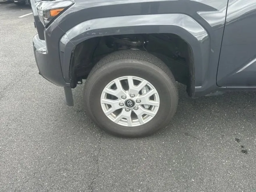 2024 Toyota Tacoma SR5 4x4 photo 1