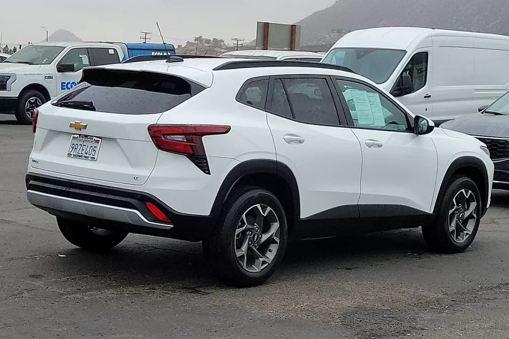 2025 Chevrolet Trax LT photo 1
