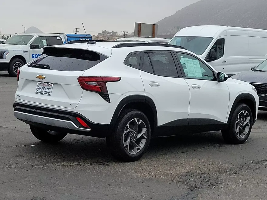 2025 Chevrolet Trax LT photo 1
