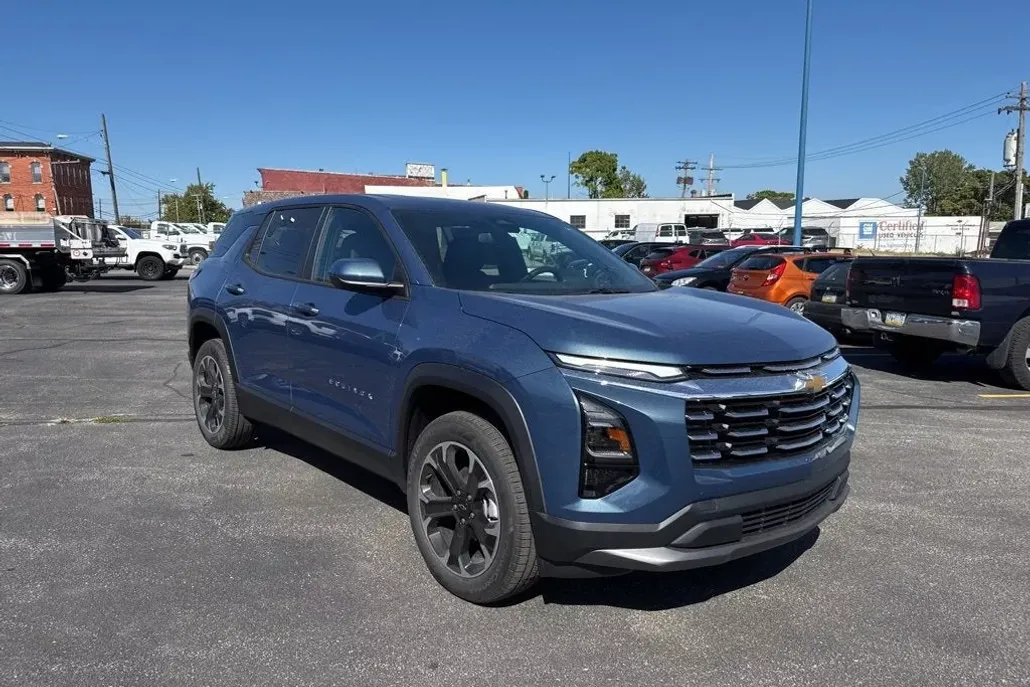 2026 Chevrolet Equinox LT photo 1