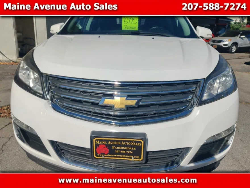 2017 Chevrolet Traverse 1LT photo 1