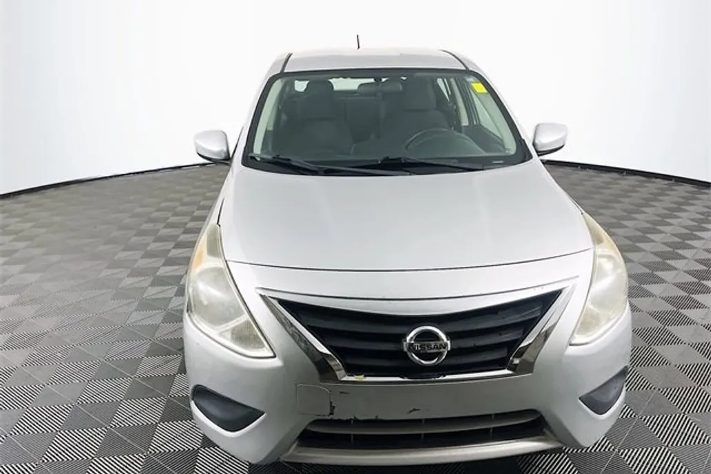 2017 Nissan Versa 1.6 SV photo 1