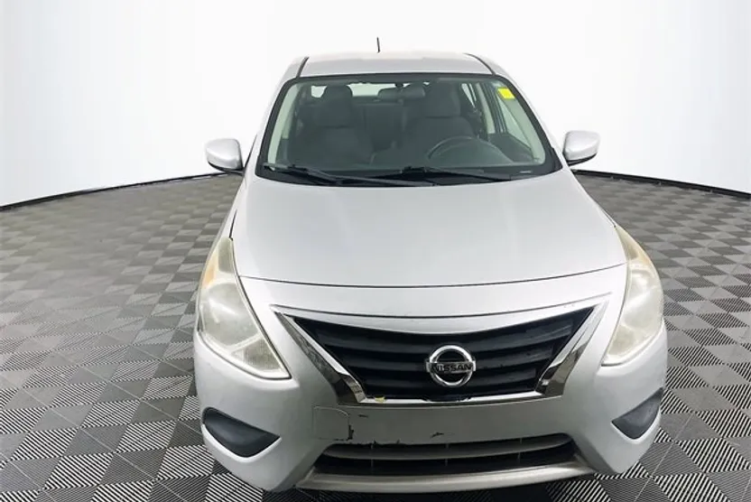 2017 Nissan Versa 1.6 SV photo 1