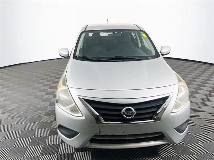 2017 Nissan Versa 1.6 SV photo 1