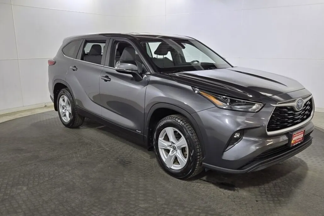2023 Toyota Highlander Hybrid LE photo 1