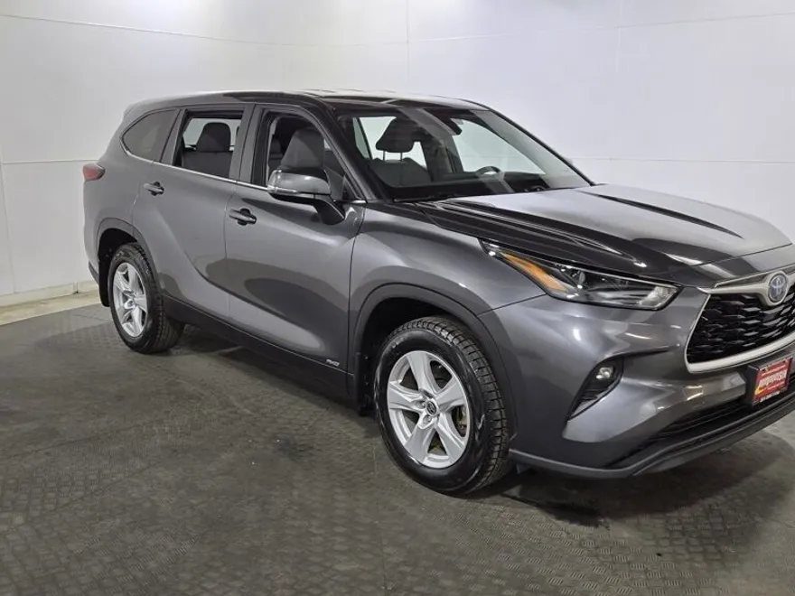 2023 Toyota Highlander Hybrid LE photo 1