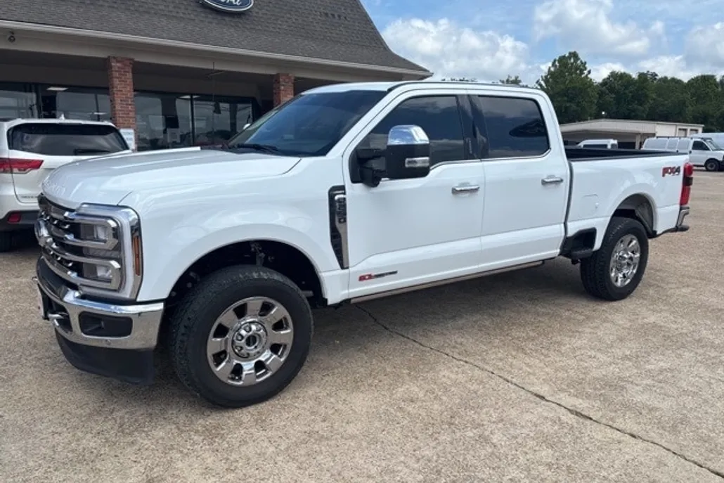 2024 Ford F-250 Lariat photo 1
