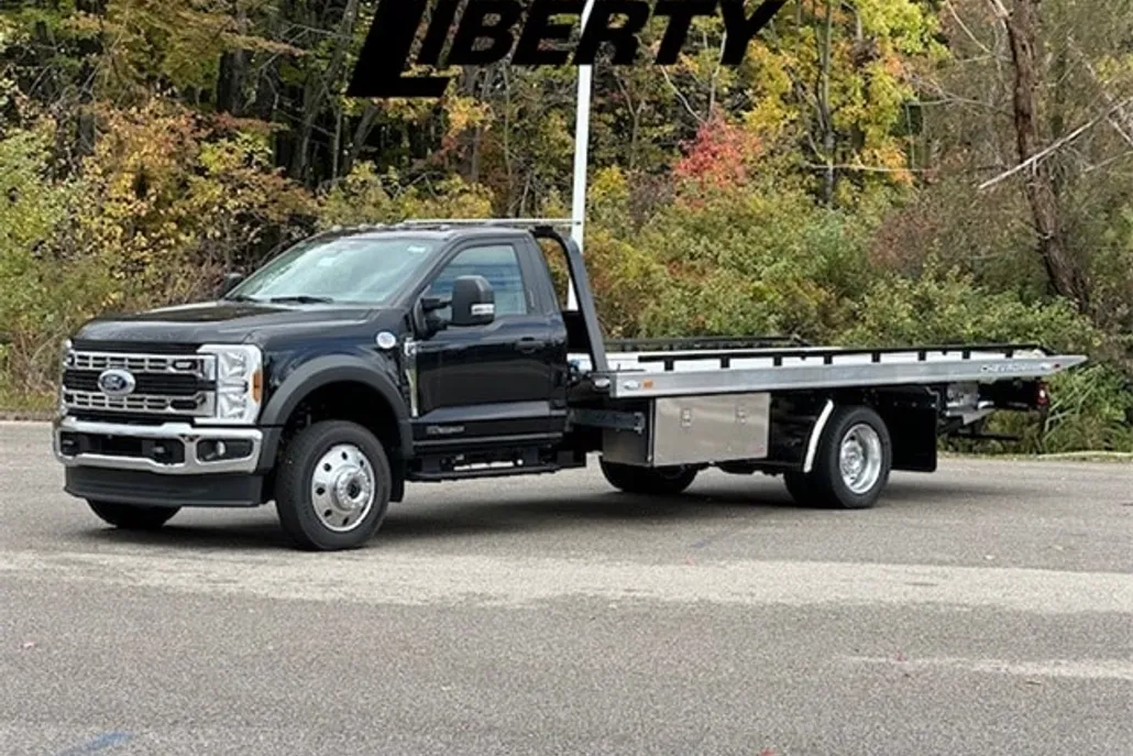 2024 Ford F-550 photo 1