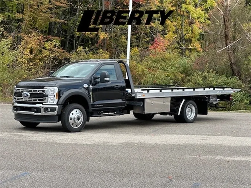 2024 Ford F-550 photo 1