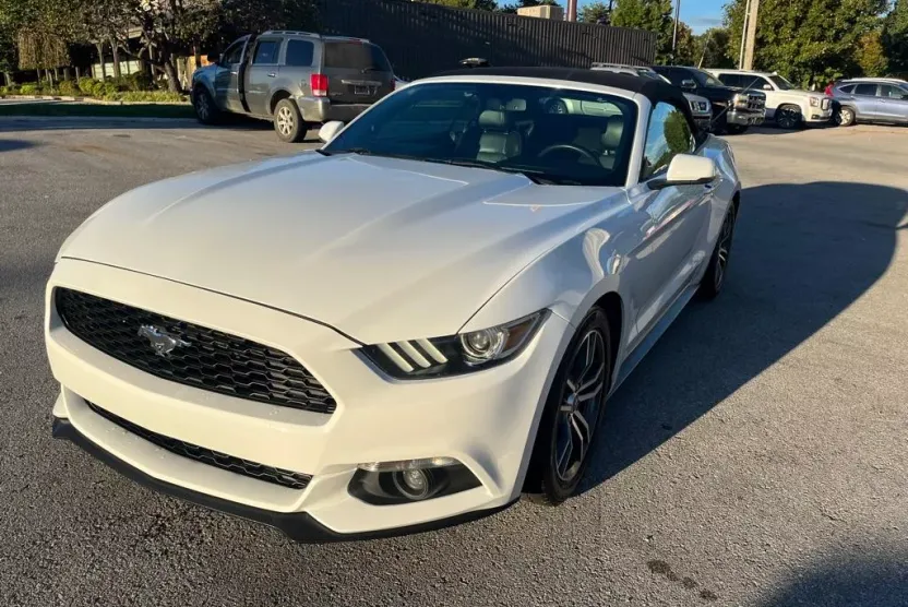 2017 Ford Mustang Convertible photo 1