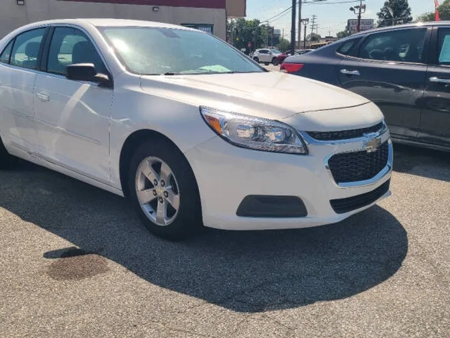 2015 Chevrolet Malibu LS photo 1