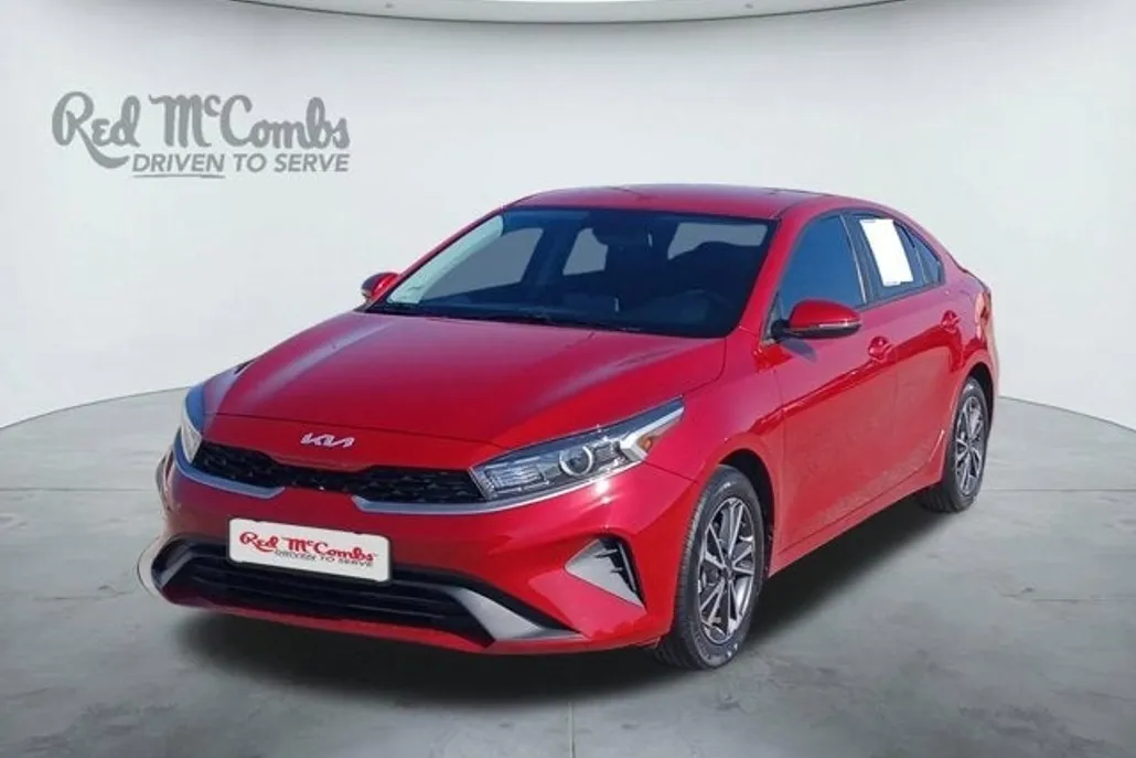 2023 Kia Forte LXS photo 1