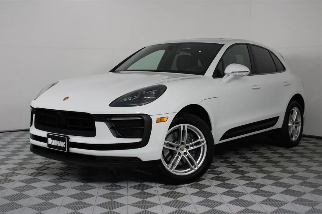 2025 Porsche Macan photo 1