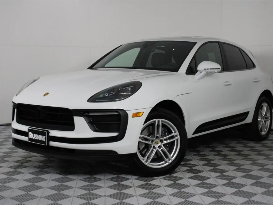 2025 Porsche Macan photo 1