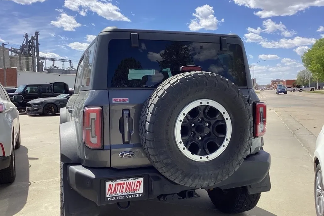 2022 Ford Bronco photo 1
